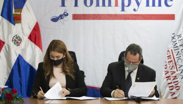 Promipyme y Prosoli firman acuerdo a favor de familias en condición vulnerable 