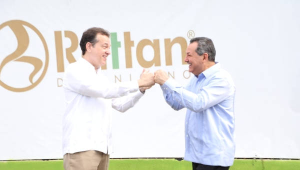 Ruta Industrial: Ministro de Industria y Comercio Visita a Rattan Dominicano