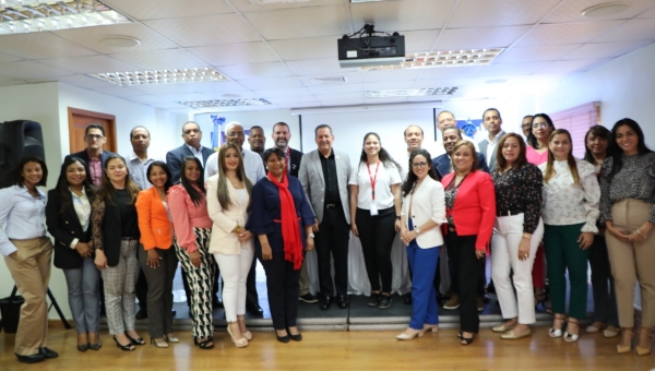 Team Maxwell: Promipyme realiza conferencia “Dominicana se Transforma”