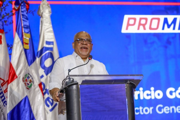 DIRECTOR PROMIPYME DURANTE JORNADA EN SAN CRISTOBAL
