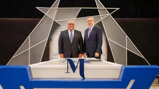 Foto Interna De Entrevista