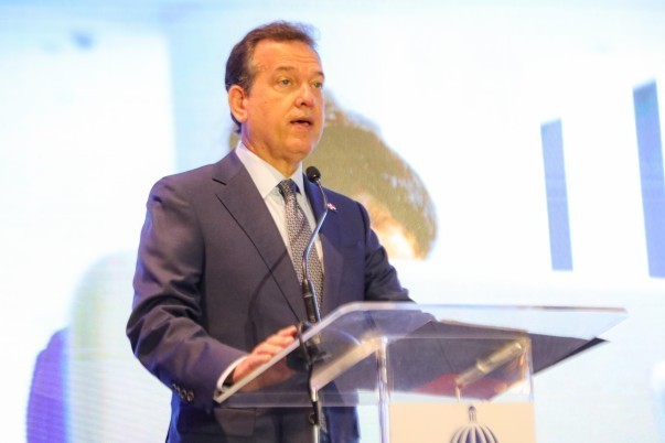 MINISTRO HABLA EN FORO