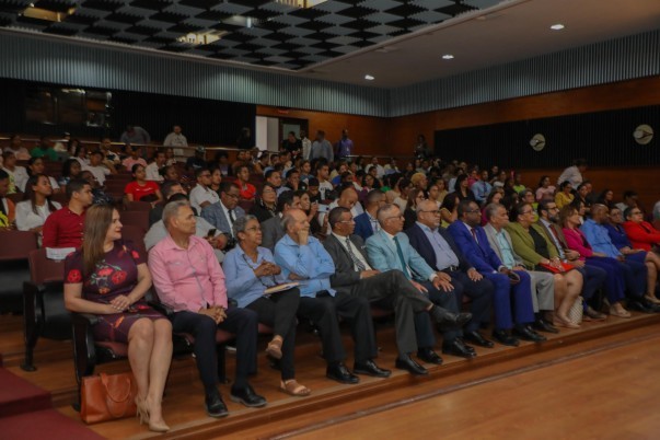 PUBLICO DE CONFERECNIA UASD