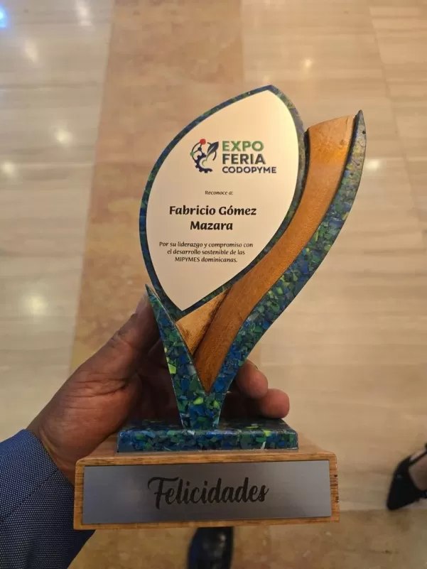 RECONOCIMIENTO POR SU LIEDERAZGO