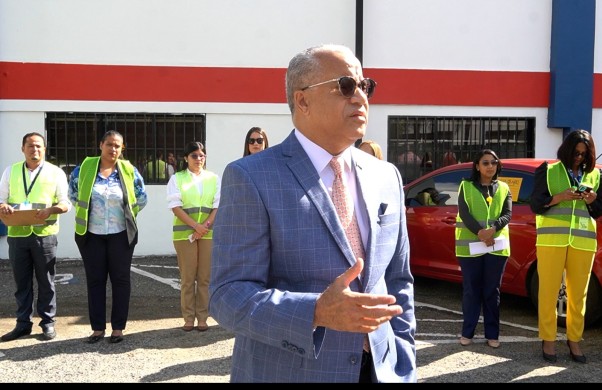 Director De Gestion Humana Con Palab Ras Durante Simulacro Director De Gestion Humana Con Palab Ras Durante Simulacro