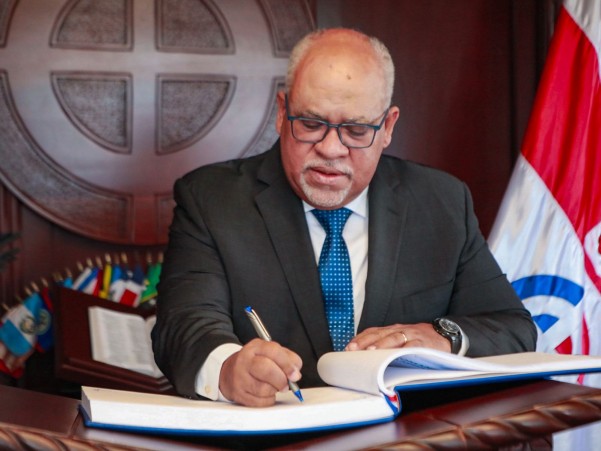 Durante Reunion Con Comandante