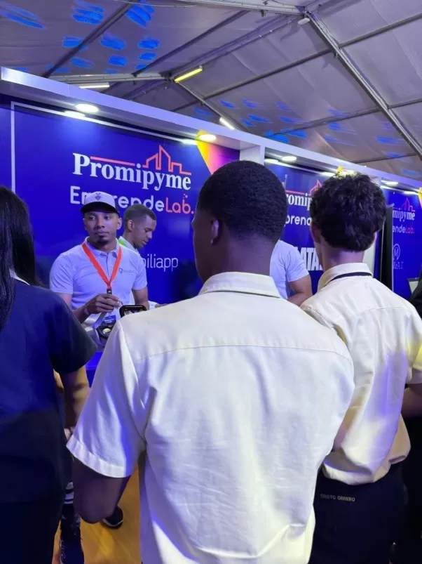 En Los Stand Del Lanzamiento